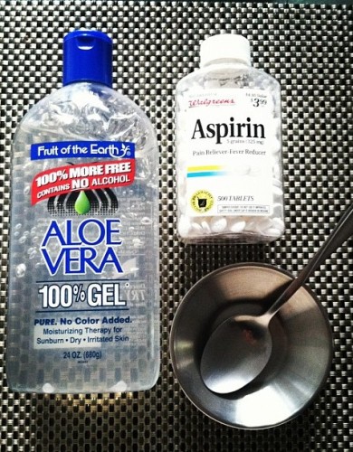 Kuru Hassas Ciltler İçin Aloe Vera ve Aspirin Yüz Maskesi