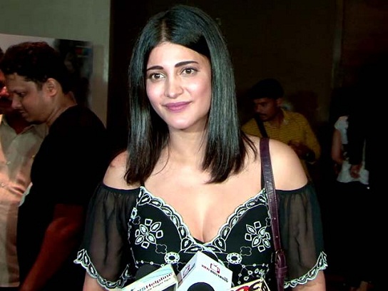 Shruti Hassan Makyajsız