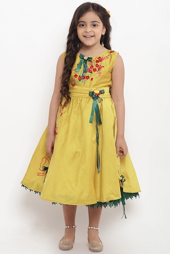 Geltona siuvinėta suknelė 5 metų mergaitei