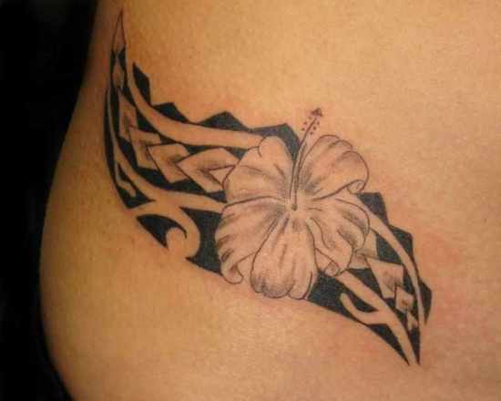 Gėlių tatuiruotės modelis