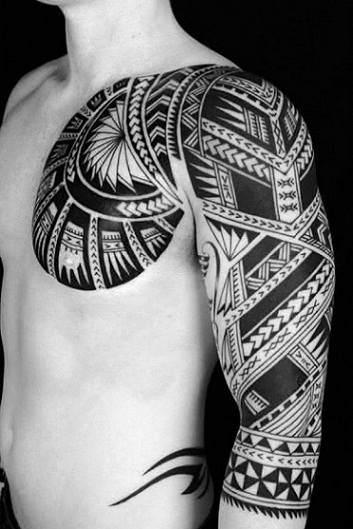 Krūtinės genties tatuiruotė