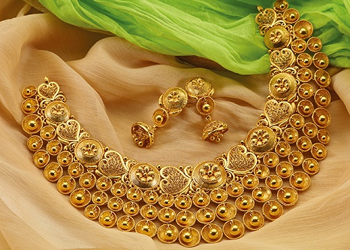 „Baajirao Mastaani“ auksinių karolių dizainas