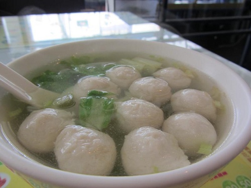 „Fishball“ sriuba