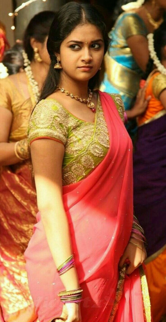 Keerthi Suresh karšta Saree