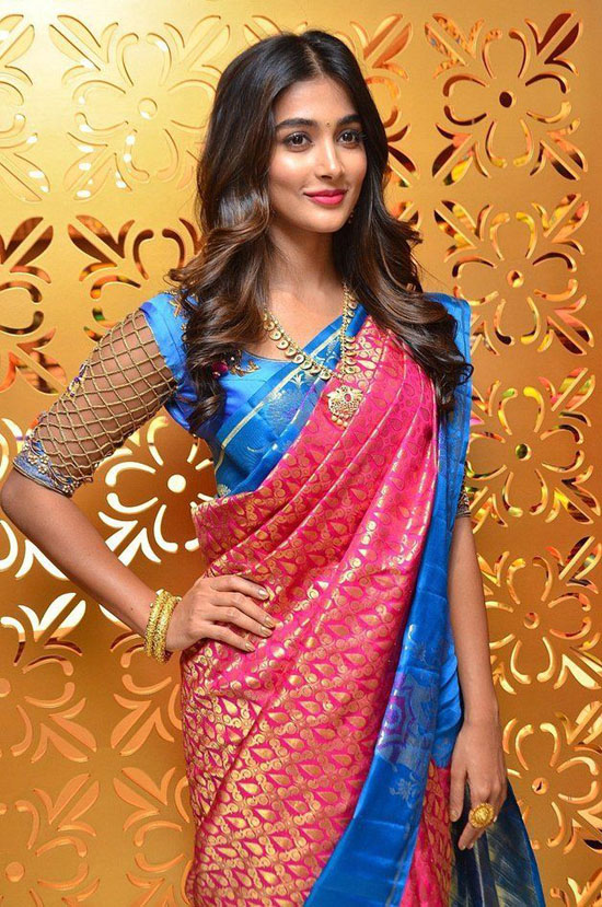 Pooja Hegde Hot Saree