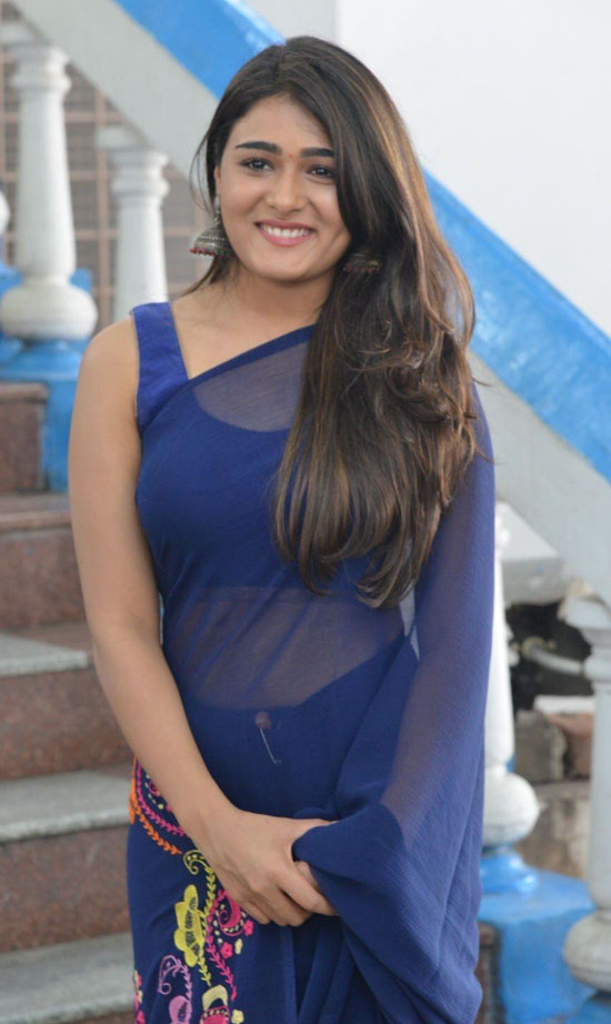 Shalini Pandey Sıcak Saree