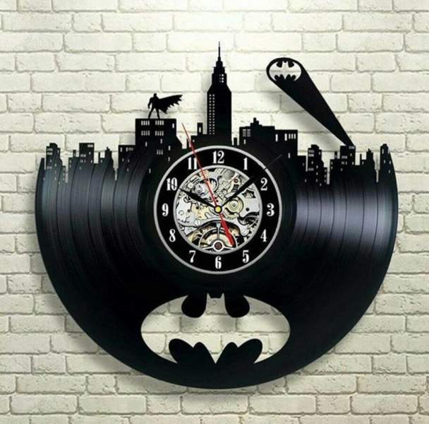 Betmenas „Arkham City“ logotipas Geriausias sieninis laikrodis