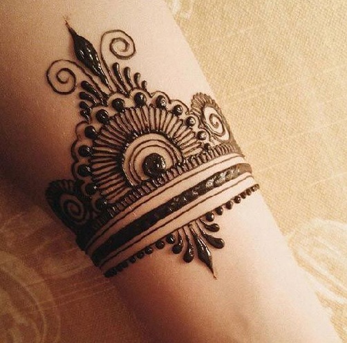 Mehendi dizainas riešui
