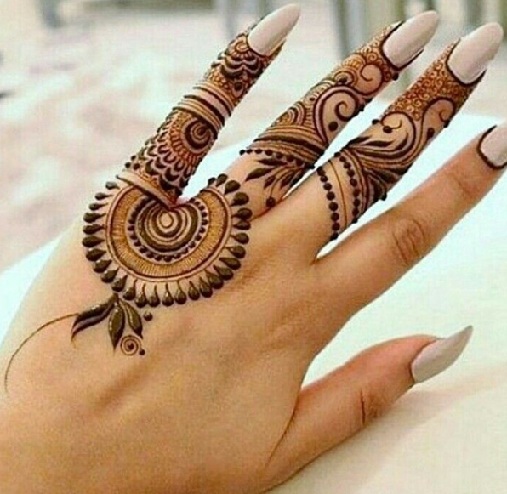 Gražus Mehndi dizainas mergaitėms