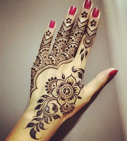 naujausi gėlių mehendi dizainai