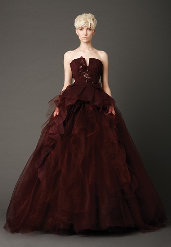 Vyno raudonos spalvos tinklinė vestuvinė suknelė