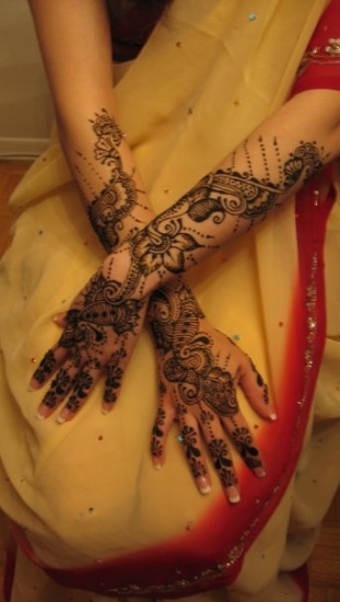 Indiškas Mehndi dizainas visoms rankoms