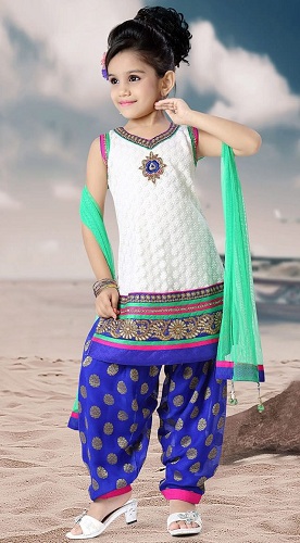 Paruošta „Kameez“ su „Patiala“ suknele