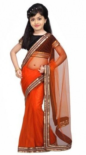 Paruošta dėvėti vaikams skirtą „Saree“ suknelę