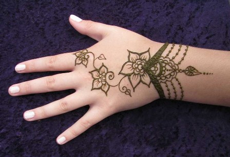 Bilekte Mehndi Deseni