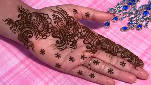 Nuoseklus Mehndi dizainas rankoms