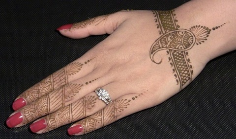 „Mango Mehndi“ rankų dizainas