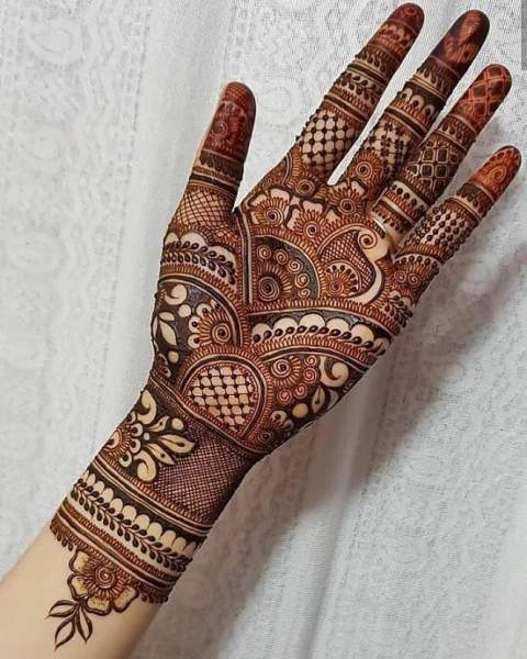 palieka rankų mehndi dizainą