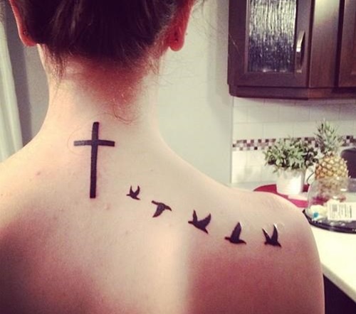Skraidančių paukščių tatuiruočių dizainas mergaitėms