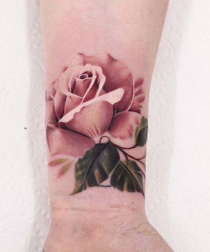 Rožinių rožių tatuiruočių dizainas mergaitėms