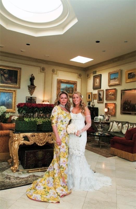 55 γιορτινά νυφικά για μαμάδες της νύφης και σημαντικές συμβουλές κίτρινο φόρεμα μακρύ και εντυπωσιακό