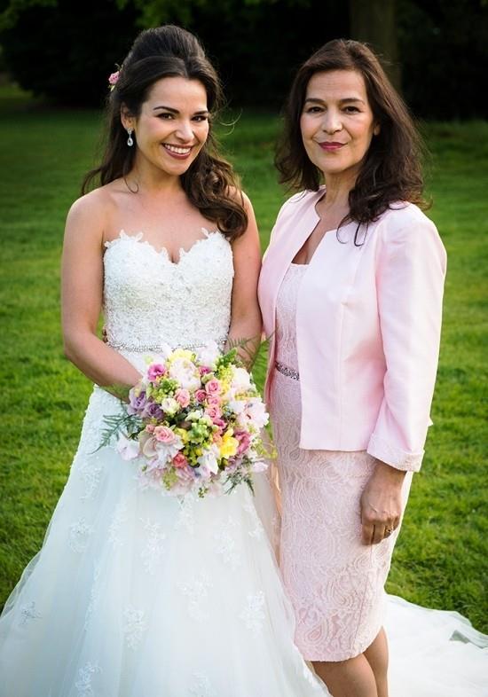 55 γιορτινά νυφικά για μητέρες της νύφης και σημαντικές συμβουλές φουσκωτό ροζ φόρεμα για κομψές μητέρες
