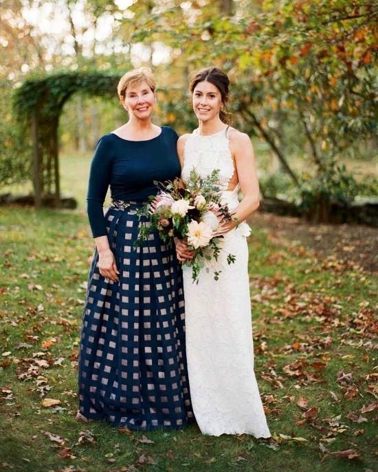 55 εορταστικά νυφικά για μητέρες της νύφης και σημαντικές συμβουλές μακρύ σκούρο μπλε φόρεμα μητέρα