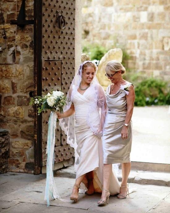 55 γιορτινά νυφικά για τις μητέρες της νύφης και σημαντικές συμβουλές ασημένιο φόρεμα για τη μητέρα