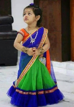 Çocuk Sarees Giymek için okuyun