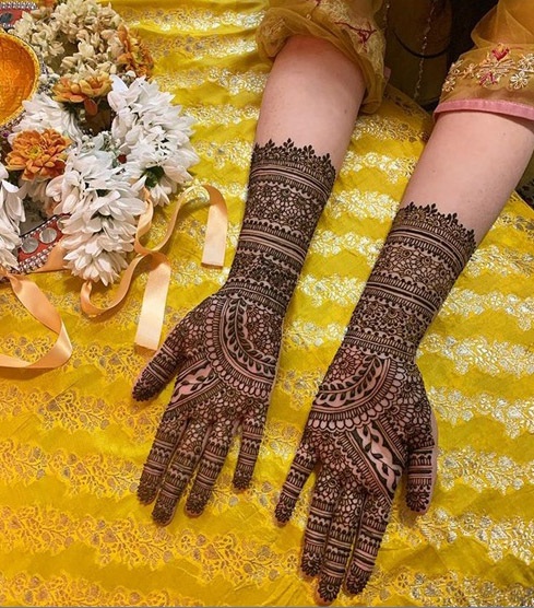 Puikiai sinchronizuotas vestuvių „Dulhan Mehndi“ dizainas