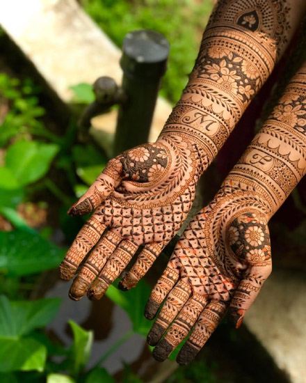 Elegantiškas „Dulhan“ paprastas „Mehndi“ dizainas