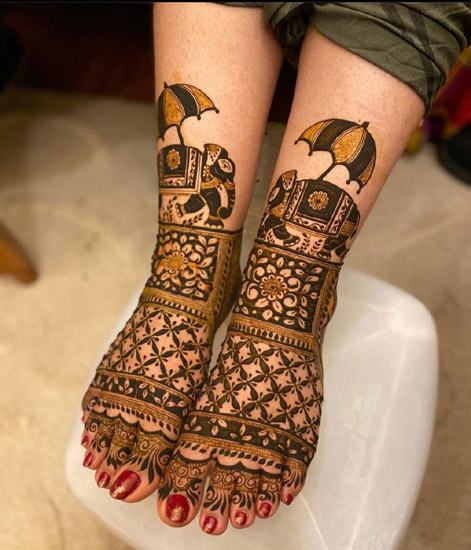 Kojos Mehndi vestuvių dizainas su dramblių raštais
