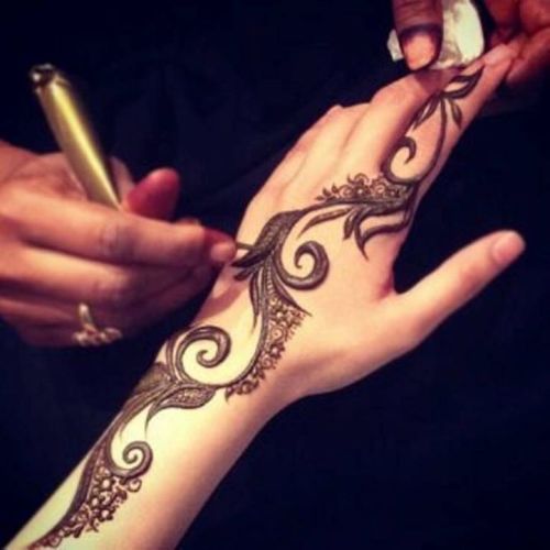 Modernus vestuvių Mehndi dizainas