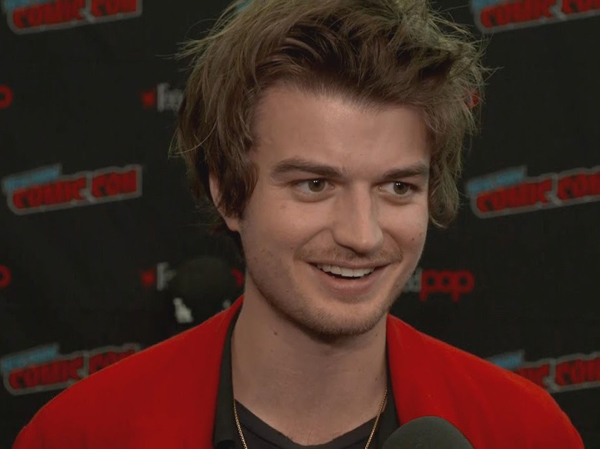 Joe Keery Saç Kesimi orta saç