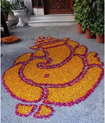 Çiçeklerle Lord Ganesha Rangoli