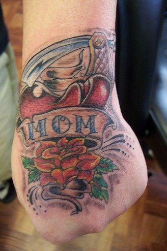 Mamos ir tėčio tatuiruotės dizainas ant riešo