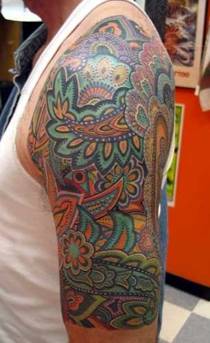 „Paisley“ tatuiruočių dizainas visomis rankovėmis
