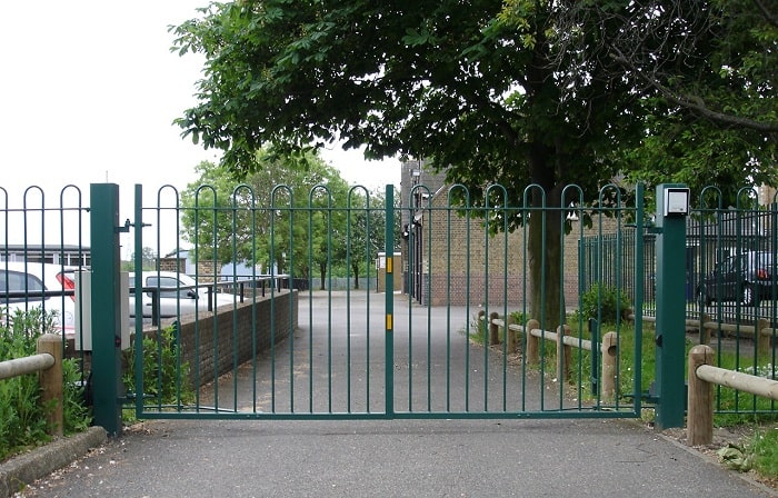Automatiniai mokyklos vartai