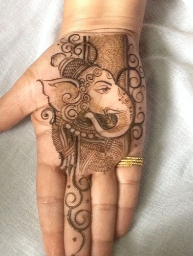 Palm için Arapça Ganesha Mehendi Tasarımı