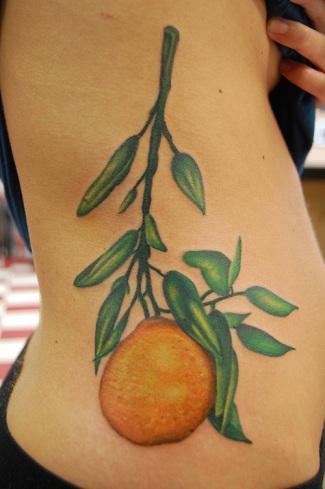 Oranžinės šakos tatuiruotės dizainas