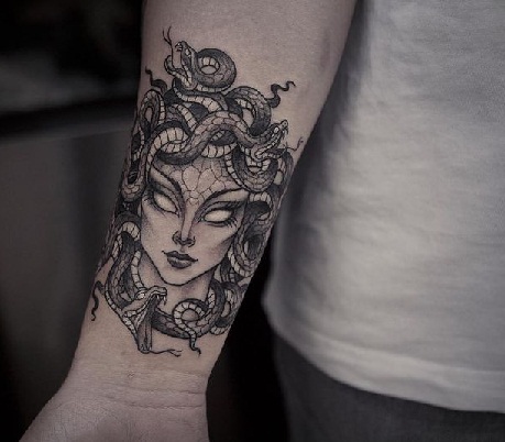 „Medusa“ rankų riešo specialūs tatuiruočių dizainai