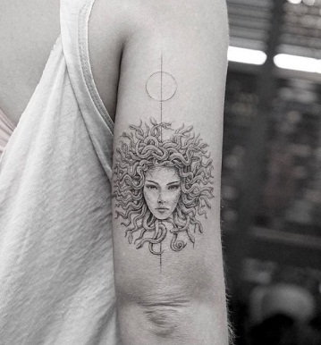 „Medusa“ suapvalintos tatuiruotės dizainas