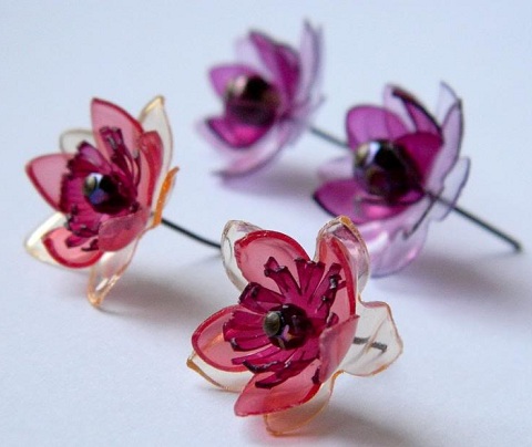 Plastikiniai auskarai su gėlėmis