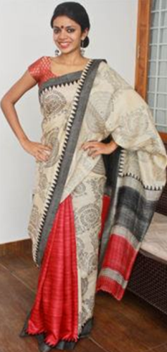 8. „Kosa Sarees“-raudona ir beveik balta „Kosa Silk Saree“ su Warli atspaudais 8