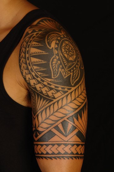 Raumenų ginklų majų tatuiruotės dizainas