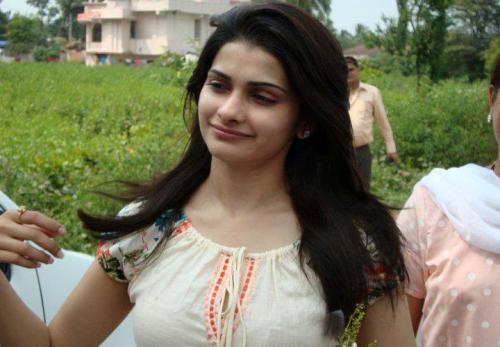 Prachi Desai be makiažo 2