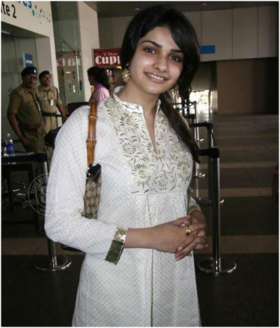 prachi desai be makiažo