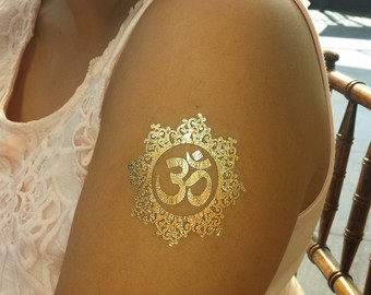 Auksinė religinė tatuiruotė
