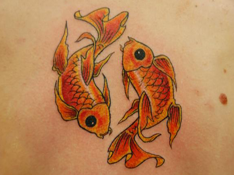 Geriausi viliojantys auksinių tatuiruočių dizainai