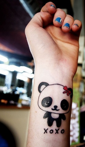 Moteriškos Panda tatuiruotės dizainas